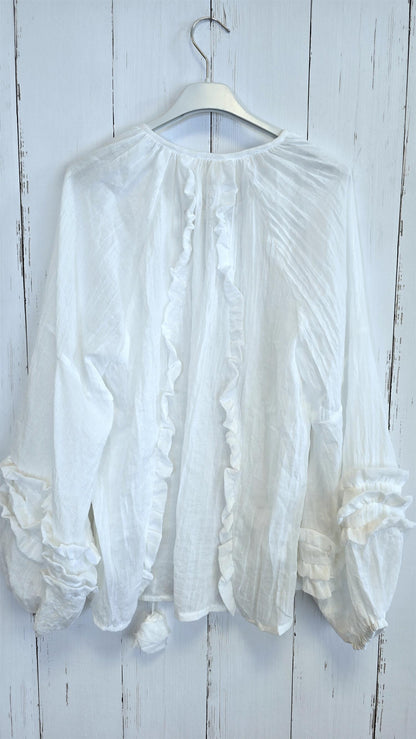 Mia bluse med volanger og knyting hvit