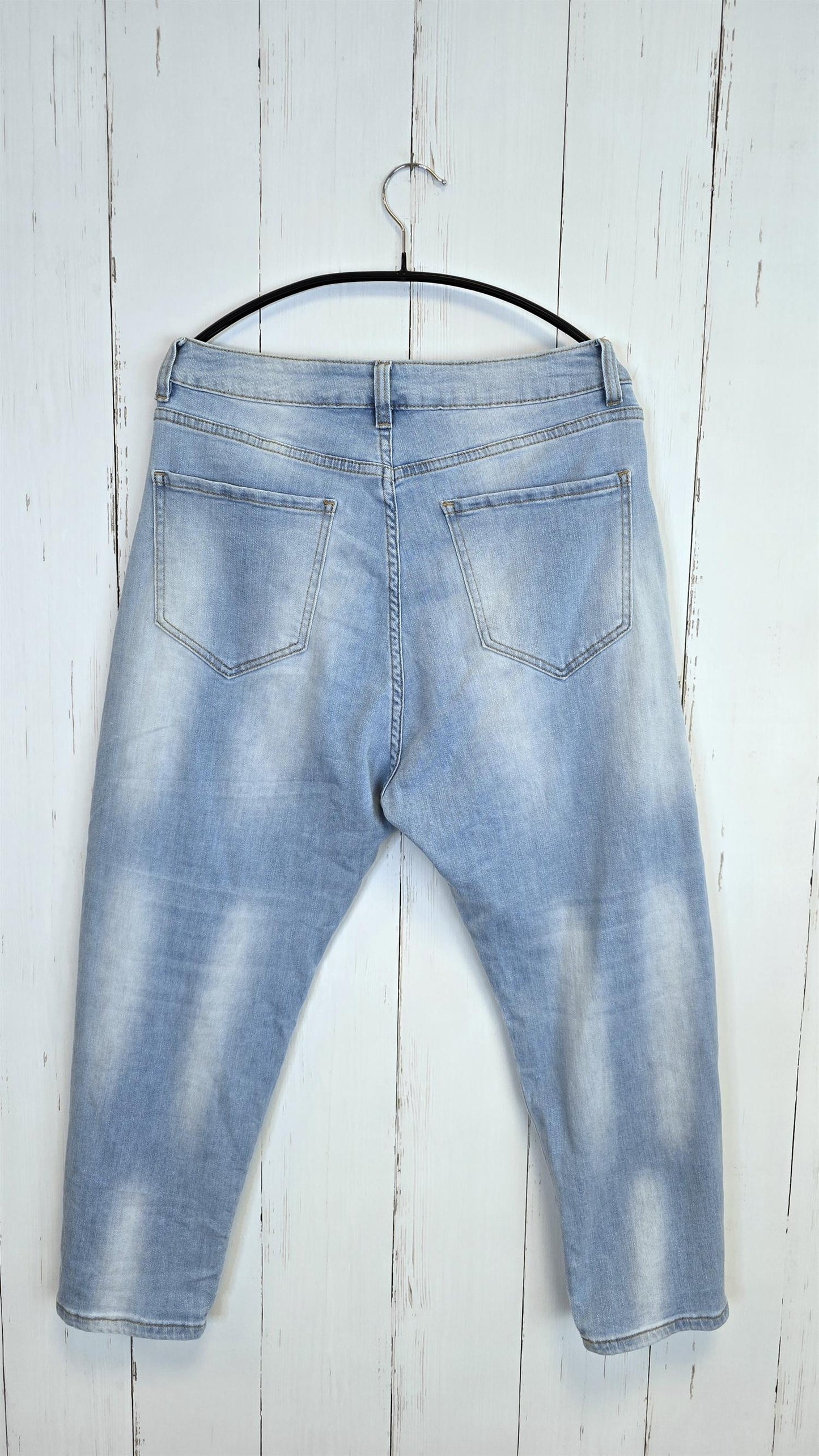 Emilie Jeans med patch og slitte detaljer