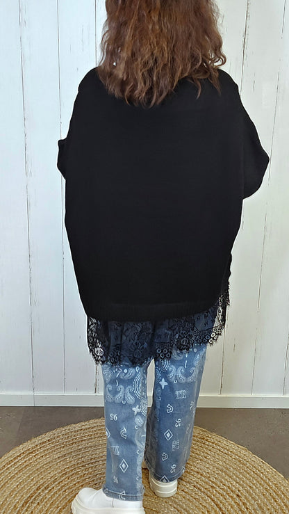 Signe V-hals strikkegenser med blondekant