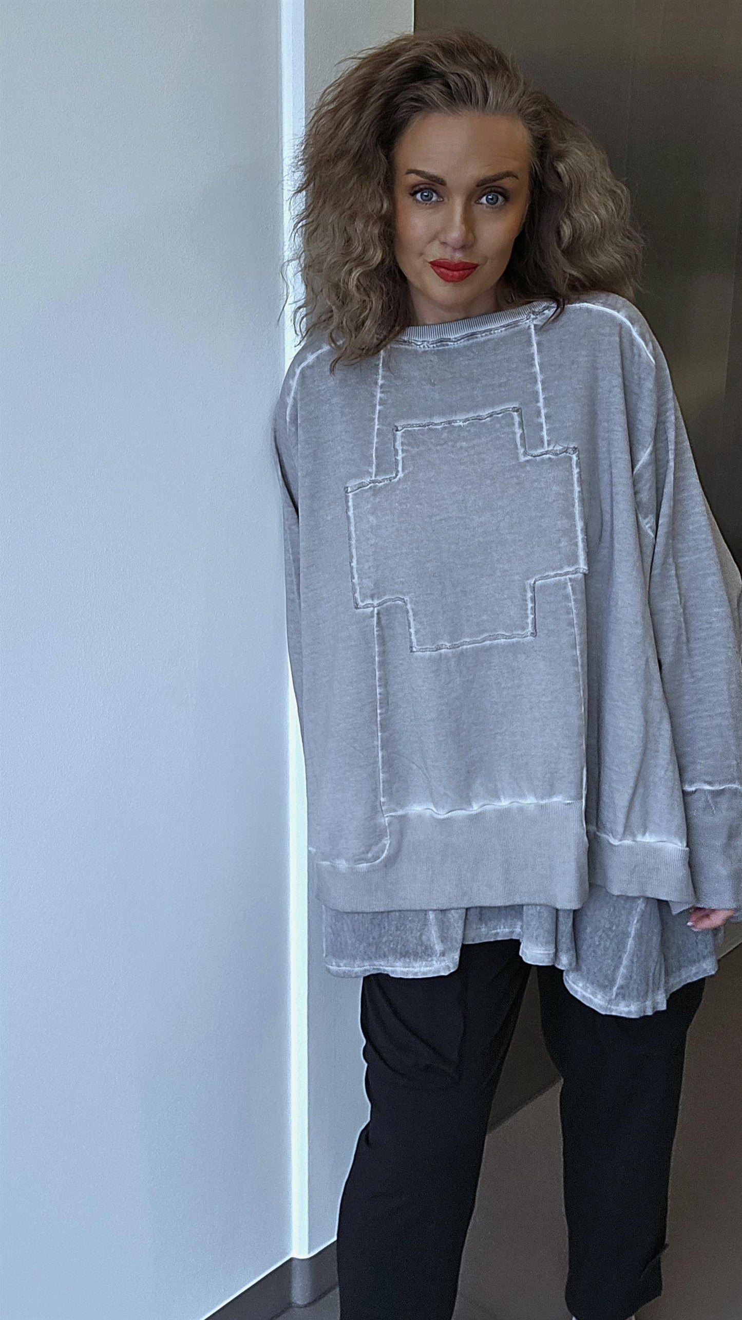 Wide short sweat cement