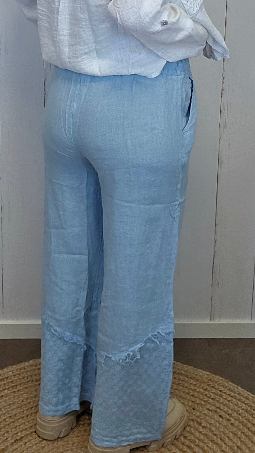 Dina linbukse lyseblå