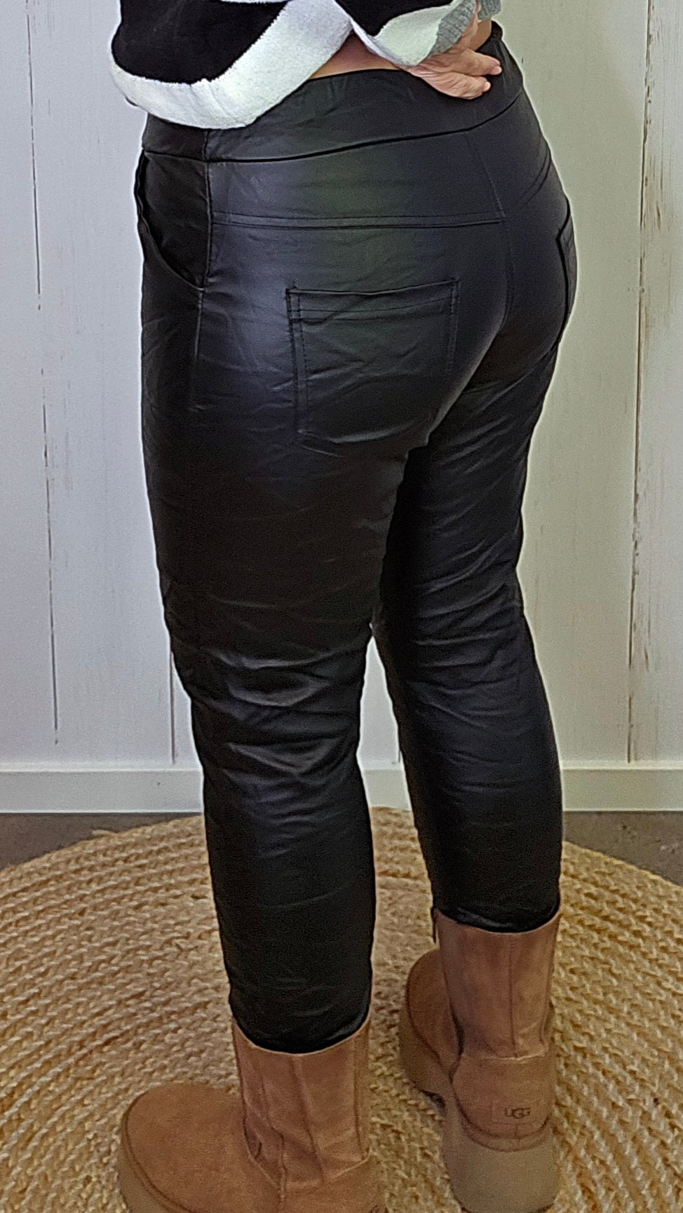 Tiril svarte bukser i imitert skinn
