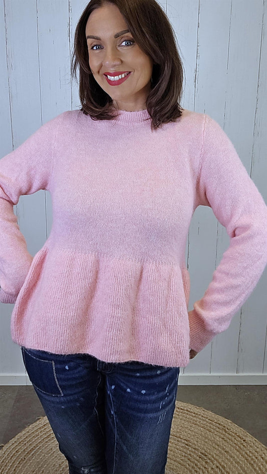 Siv rosa myk genser med knappdetaljer bak