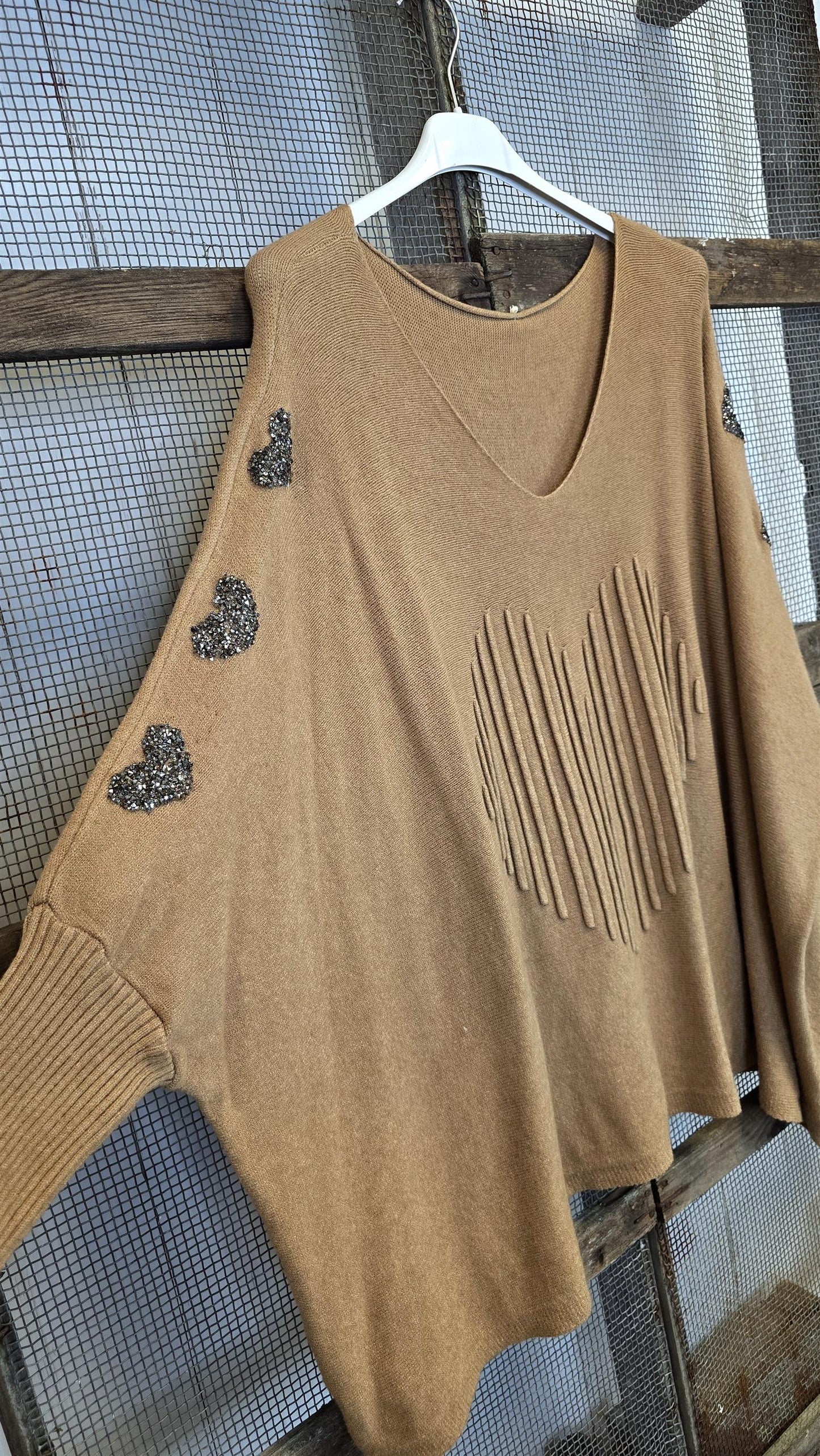 Strikket Ponchogenser med Hjerte camel