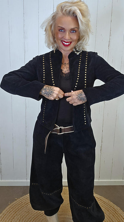 Kaia myk blazer med gullnagler svart