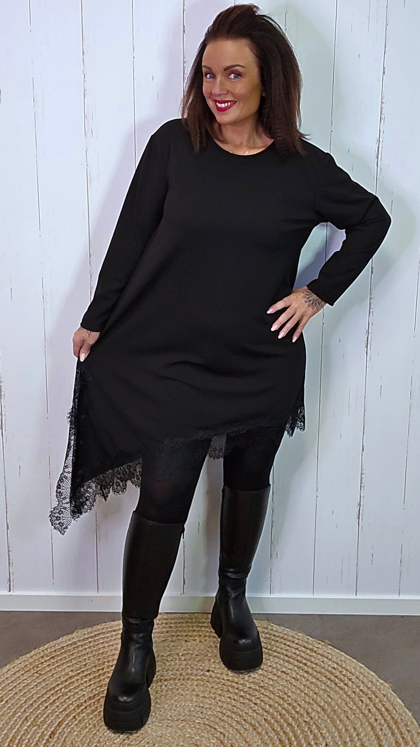 Amira asymmetrisk blondekjole