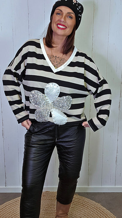 Stripet genser med blomsterdekor svart