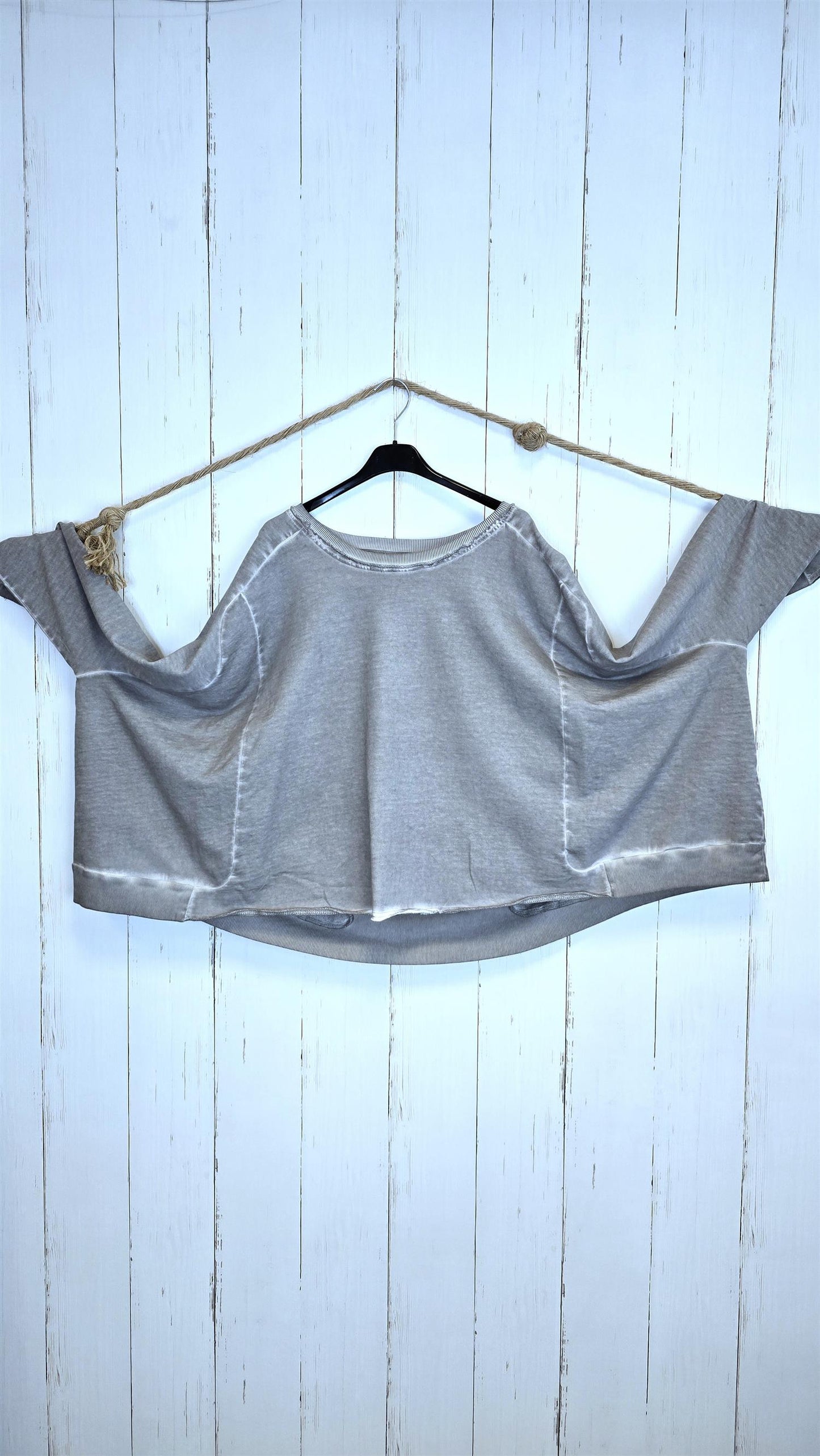 Wide short sweat cement