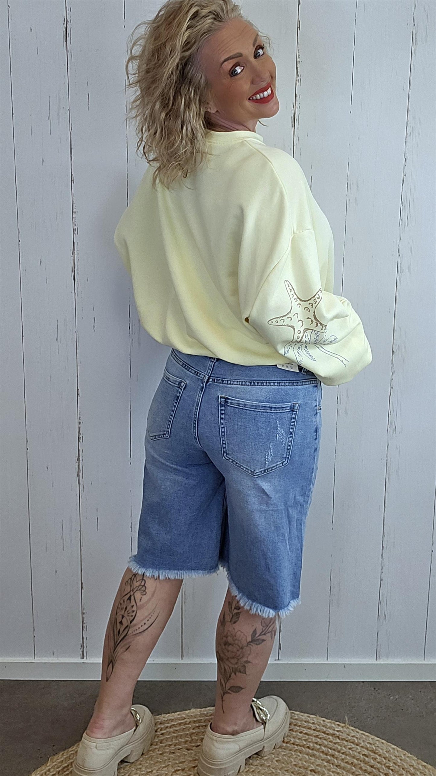 Jane jeansshorts med slitt kant