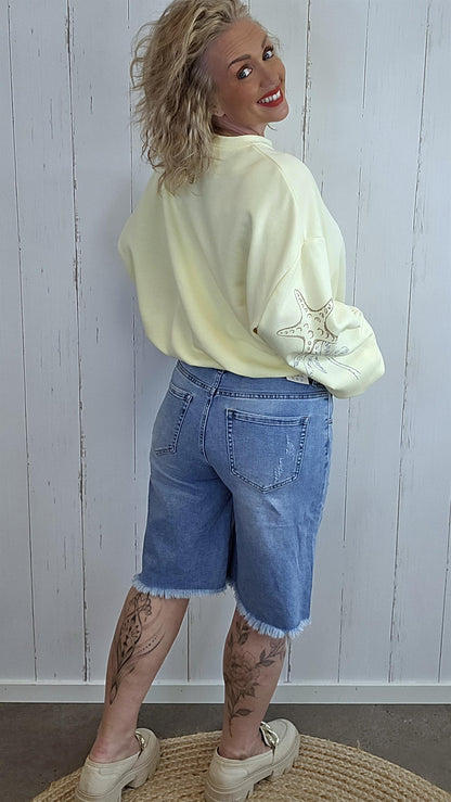Jane jeansshorts med slitt kant