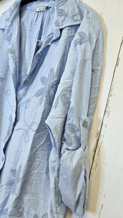 Ylva lyseblå skjorte