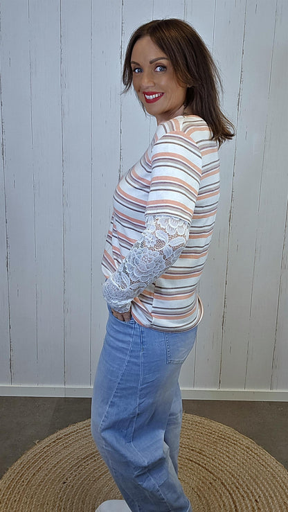 T-shirt topp med blonder