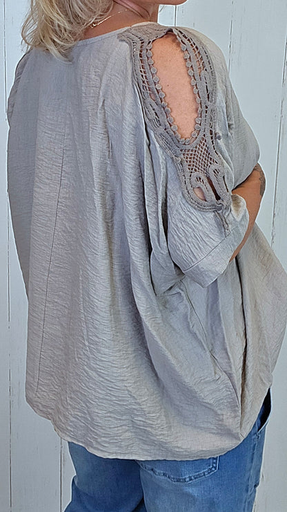 PonchoTopp med Åpne Skuldre taupe