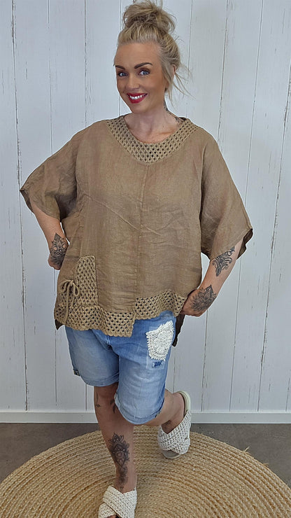 Lin Topp med Hekledetaljer camel