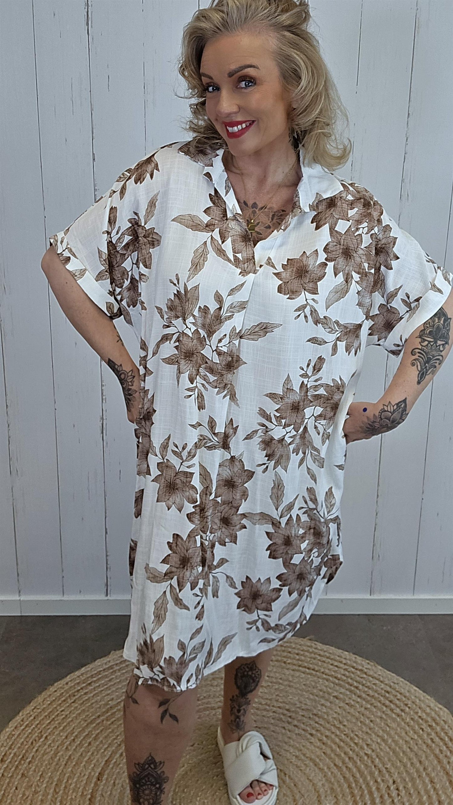 Veronika viskosekjole med blomsterprint brun
