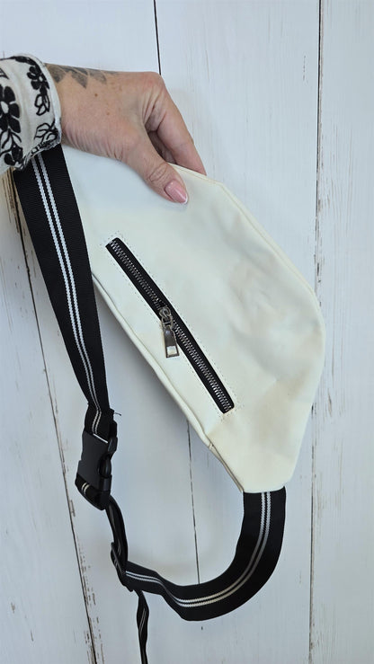 Julia belte veske hvit
