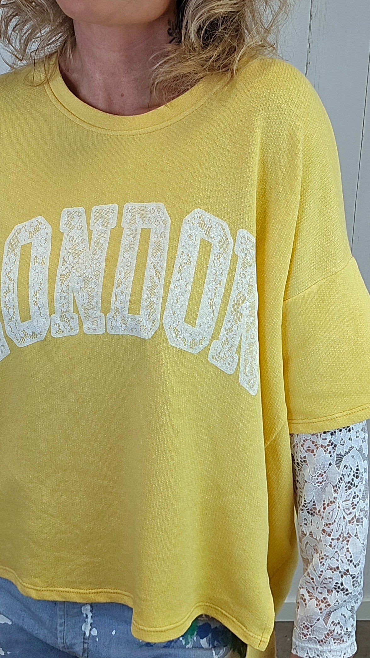 Birka oversized topp mørk gul/hvit