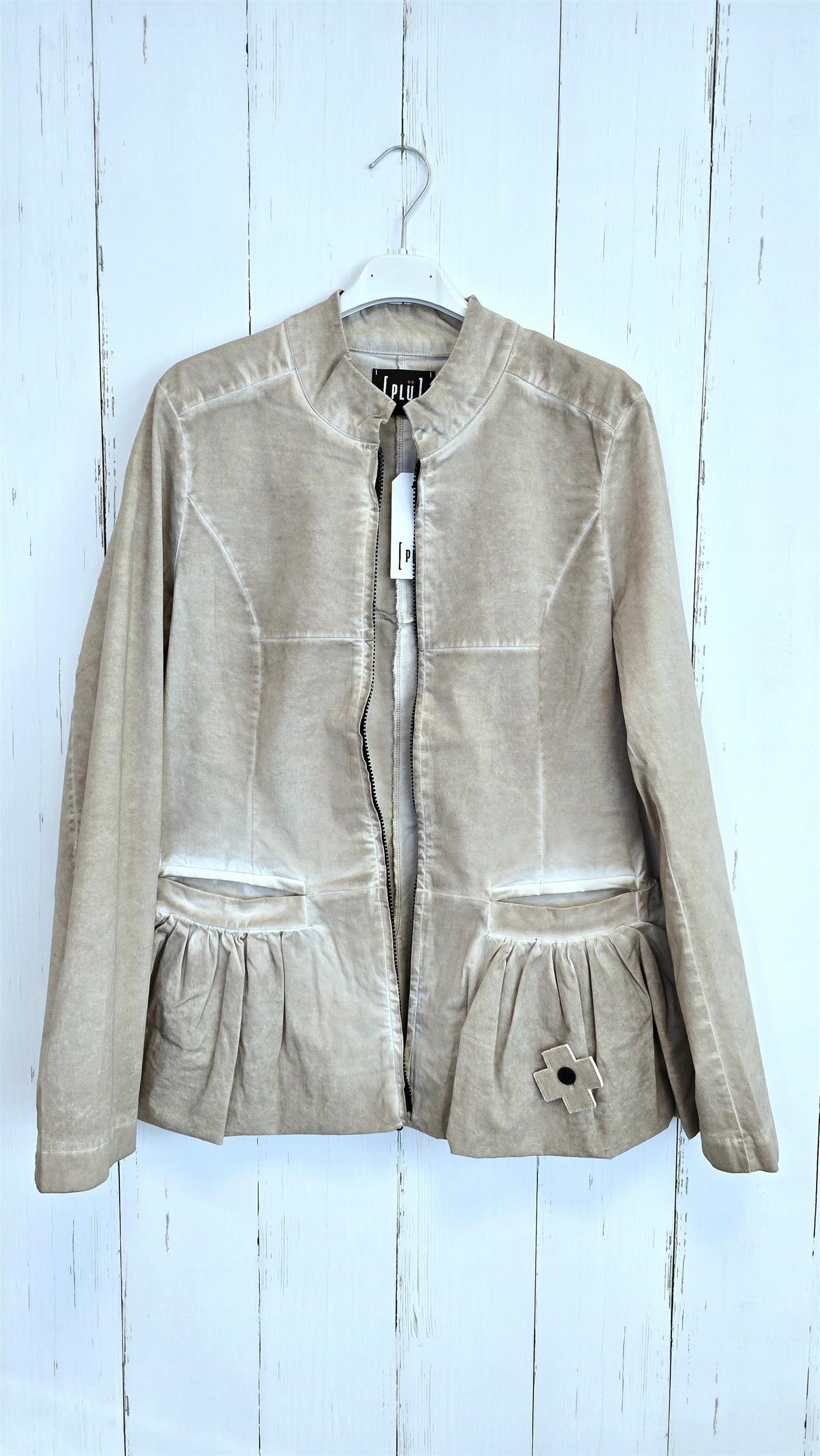Delicate blazer sand