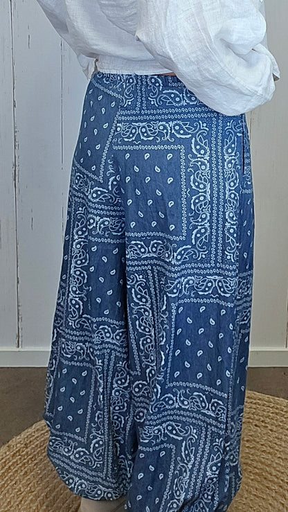 Mønstret bukse med strikk og knyting blå