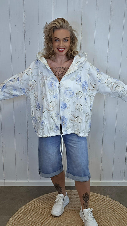 Leia lett blomstrete hettejakke