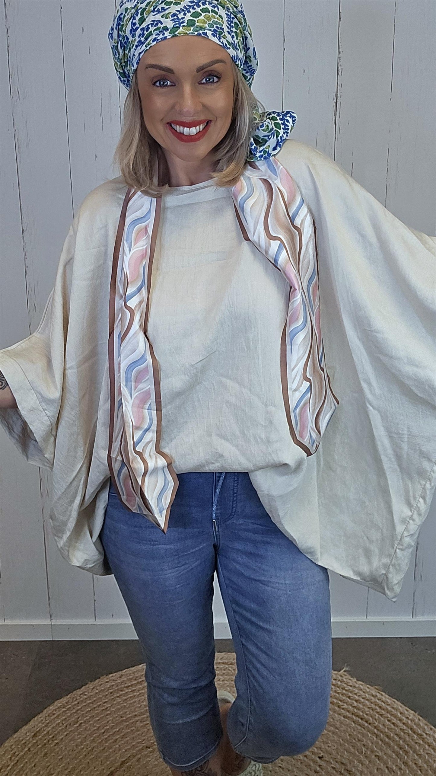 Poncho topp med skjerf beige