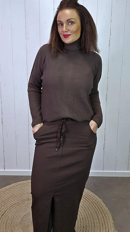 Brunt bomullsskjørt med splitt og knytebånd