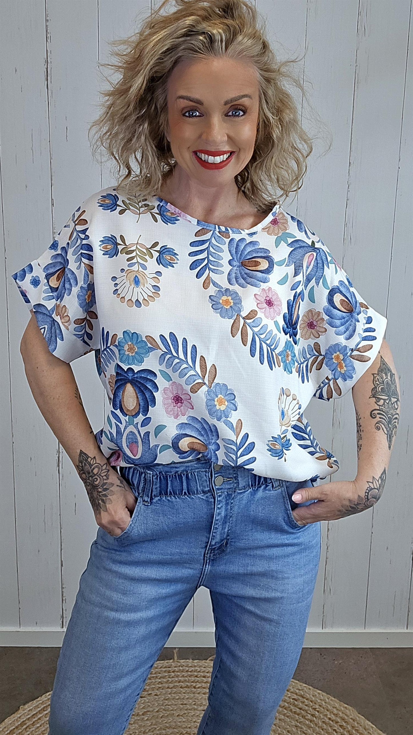 Elena topp med blomsterprint