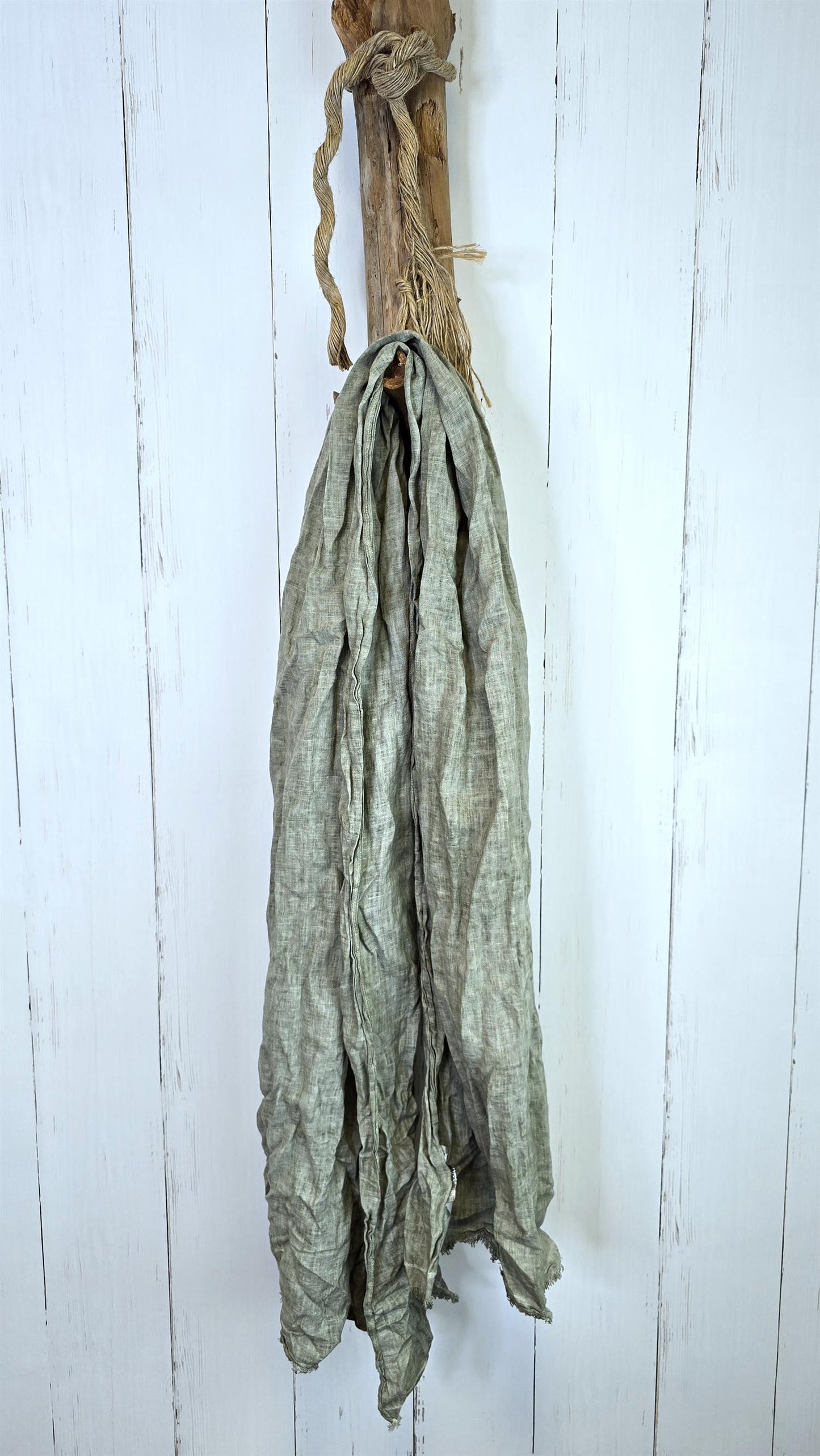 Nadja Lin Skjerf Kaki