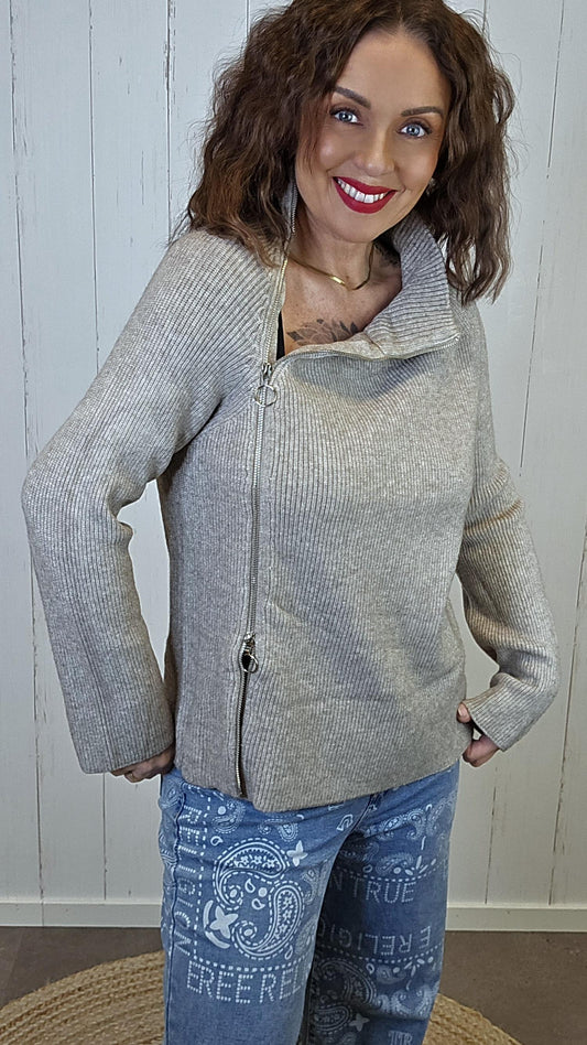 Amalie ribbestrikket genser med glidelås