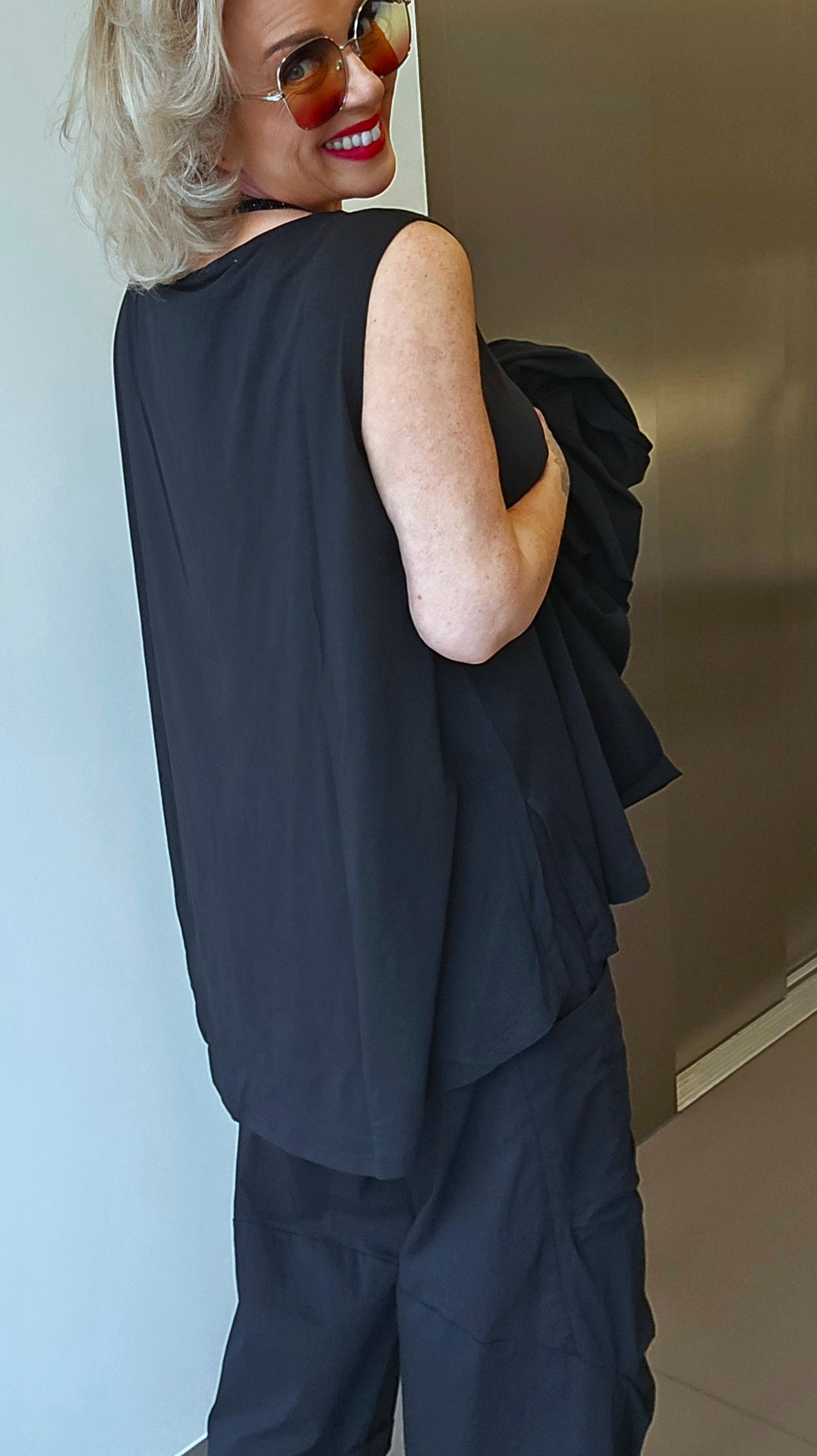 A top svart