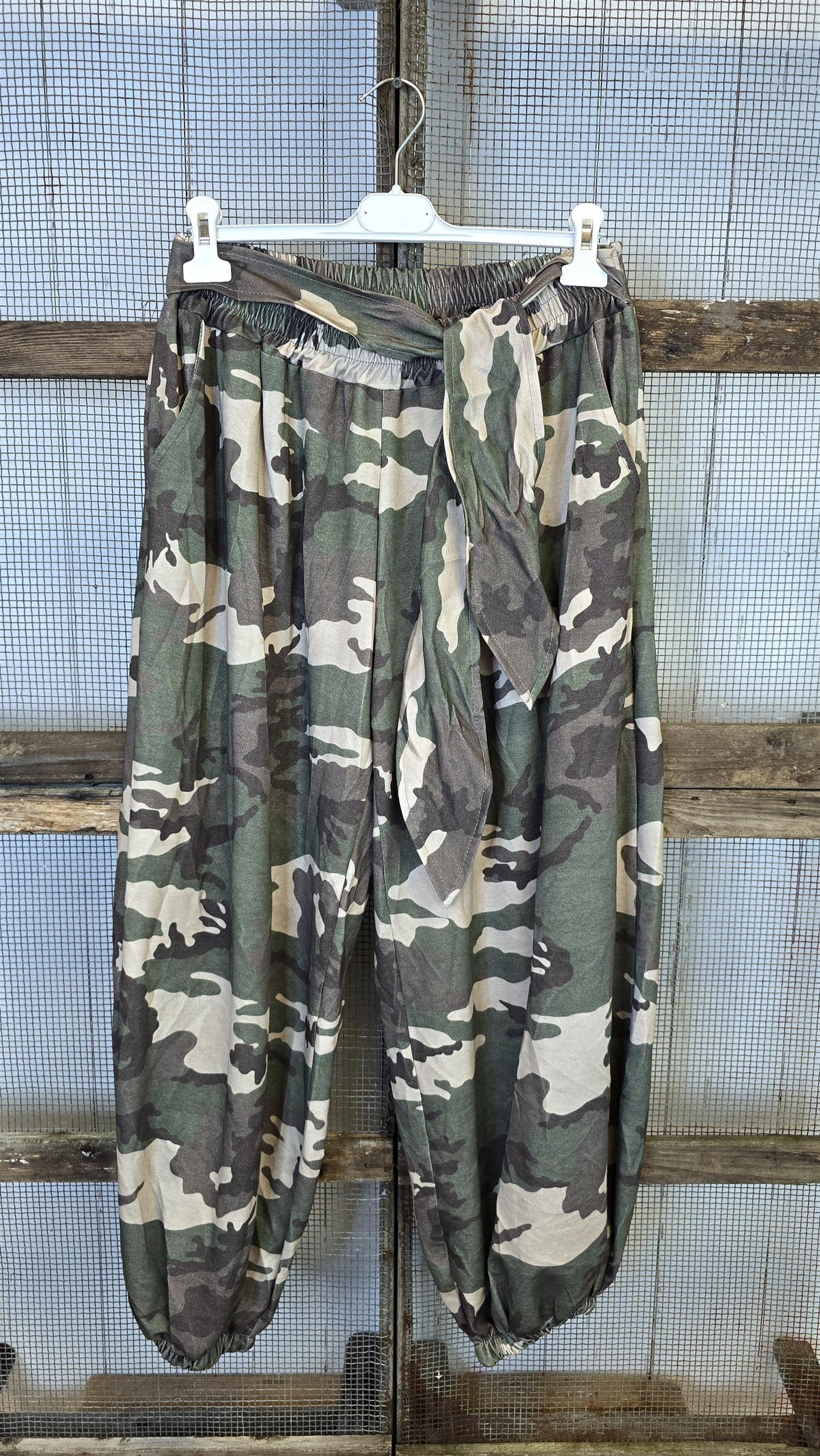 Olivia camo bukse med knyting