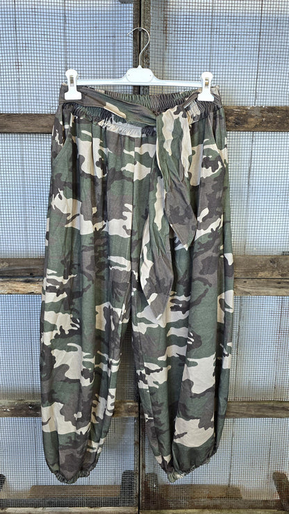 Olivia camo bukse med knyting