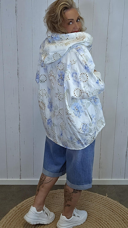 Leia lett blomstrete hettejakke