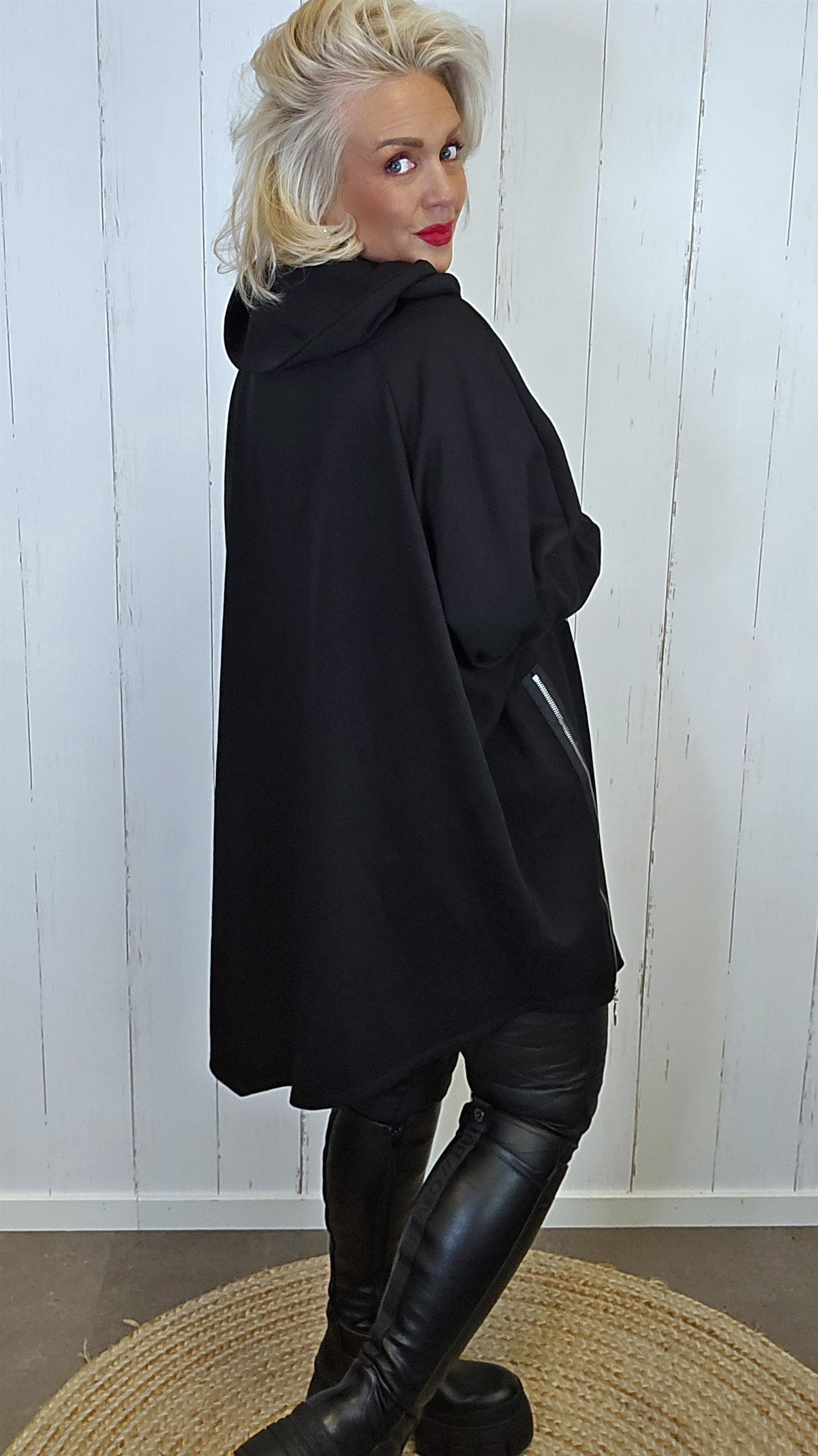 Oversized genser med rhinestones leo