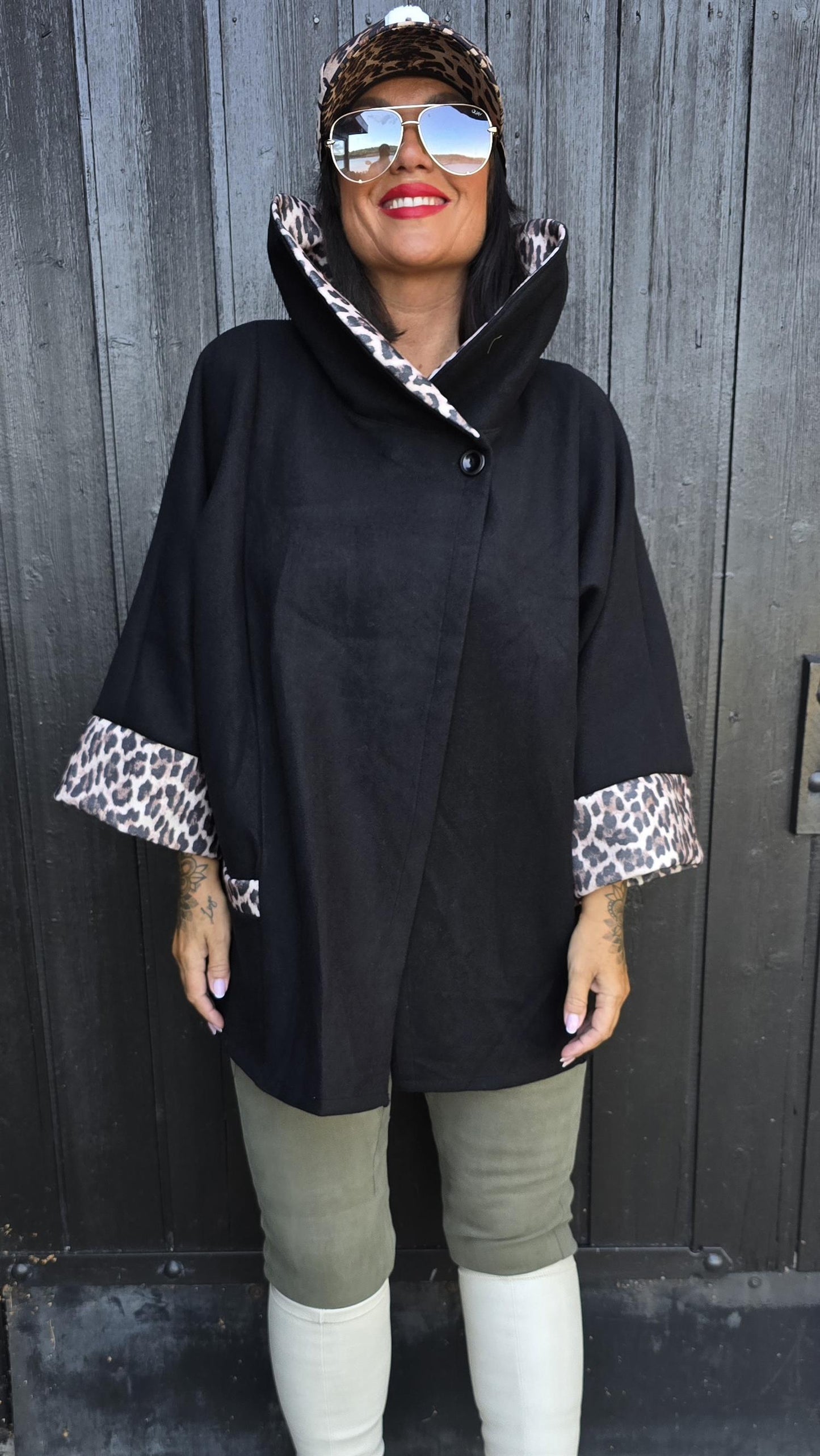 Emma poncho-jakke med leo