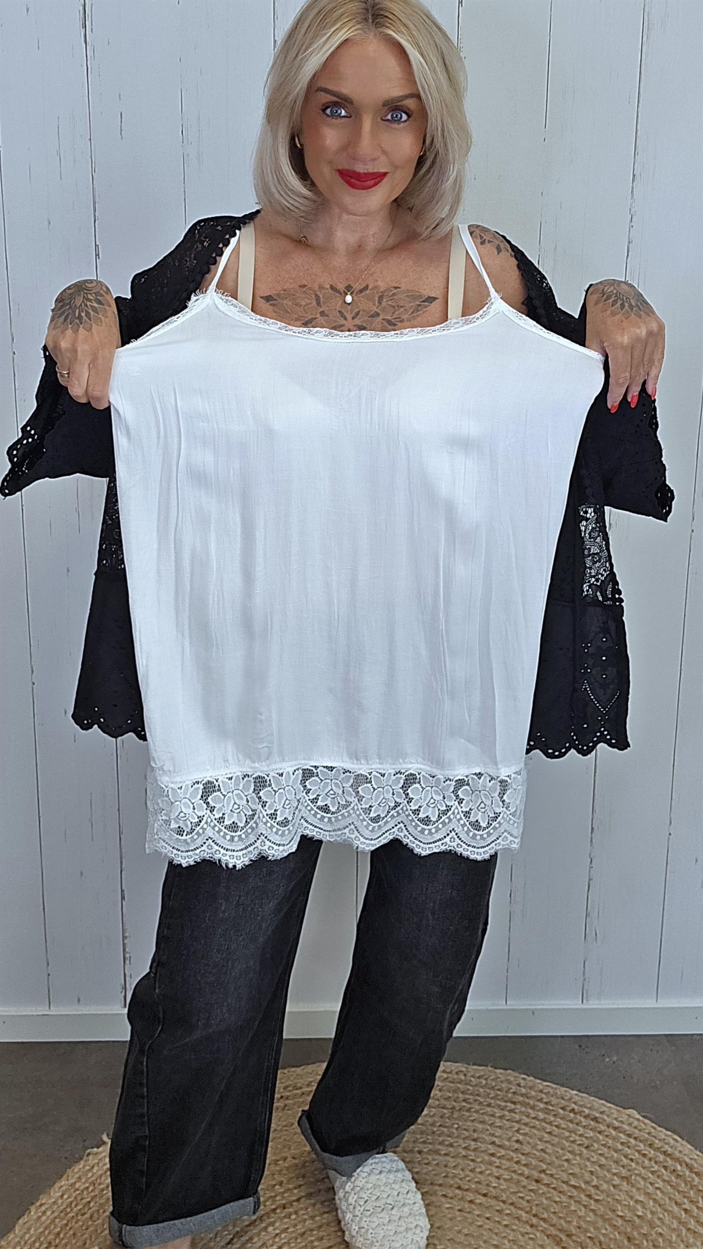 Evelina Singlet med blonder hvit