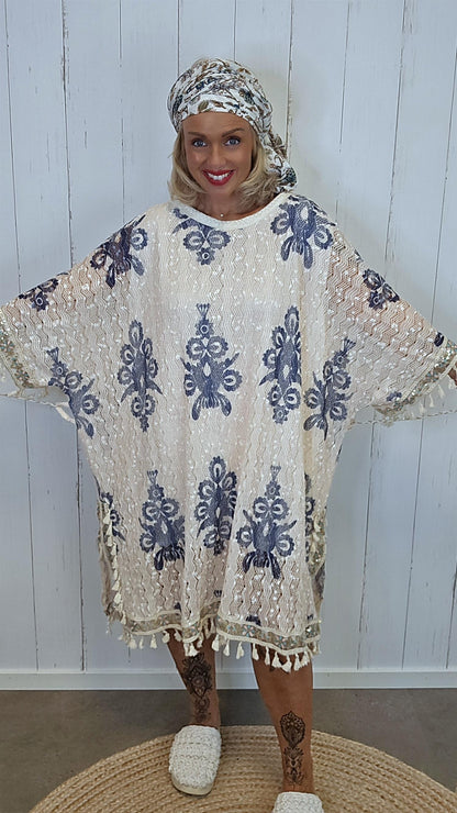 Ponchokjole med blonde og innerkjole