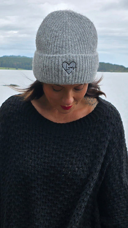 Love Beanie lysegrå