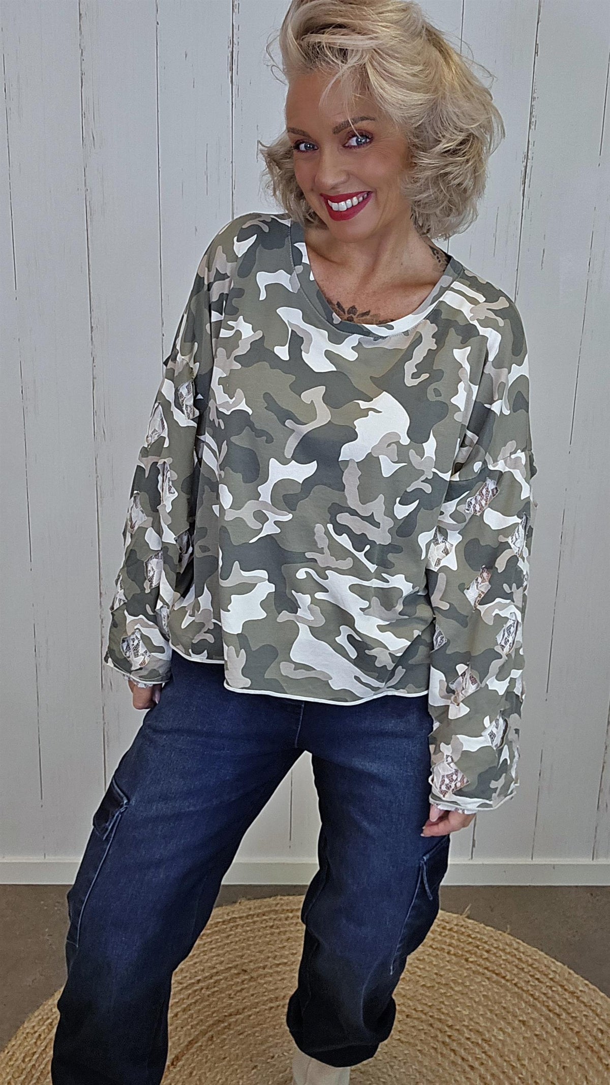 Tanja camotopp med blondedetaljer