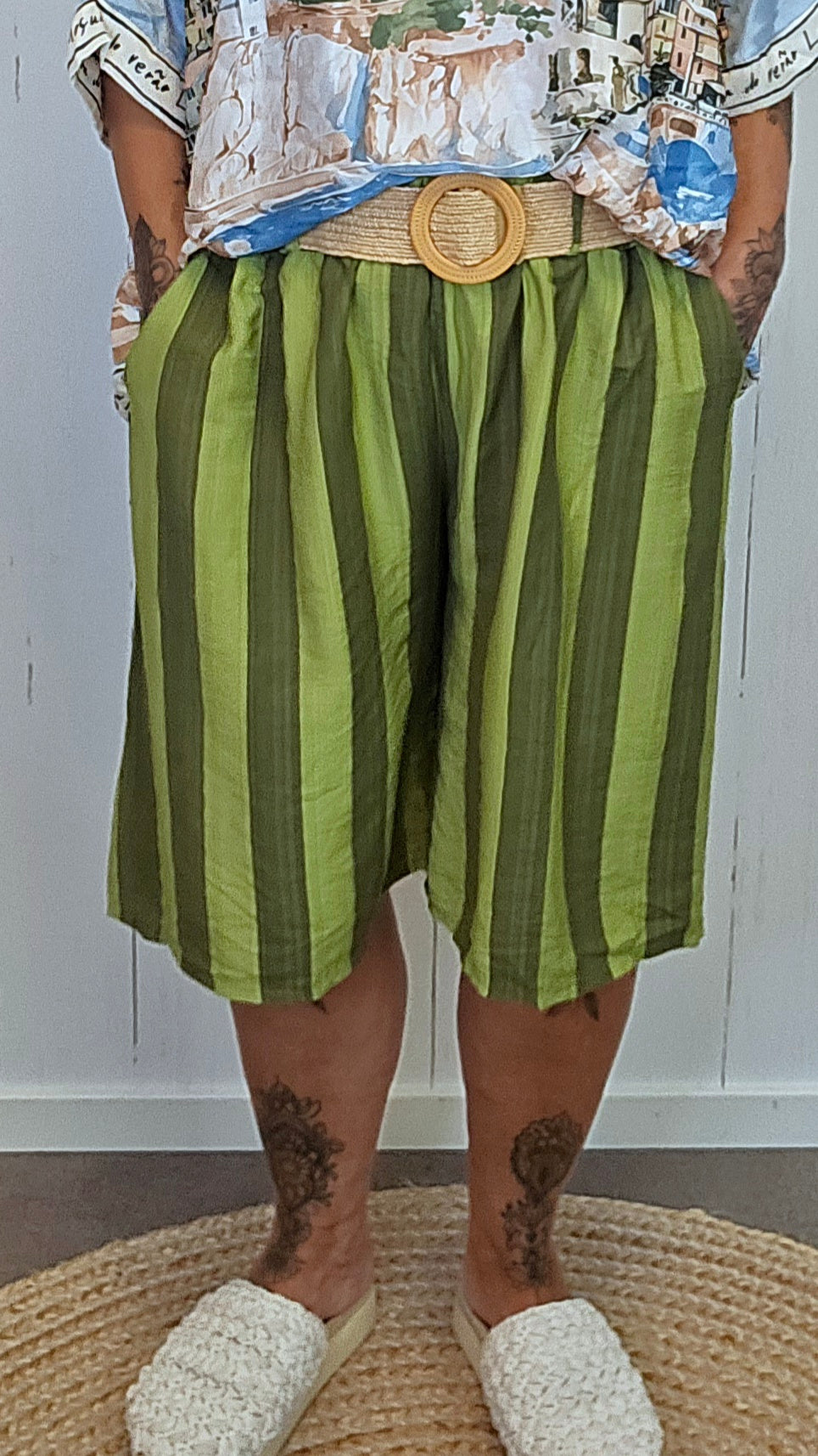 Løse shorts med belte grønn