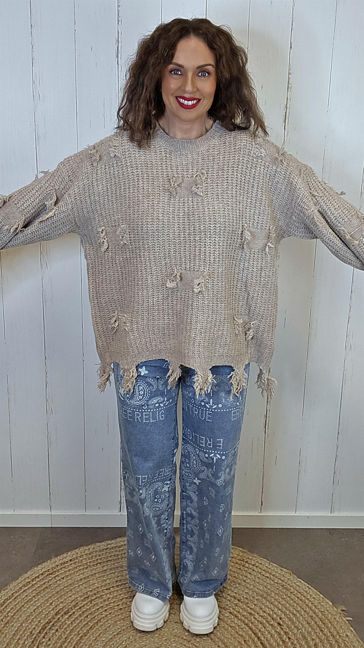 Selma Strikkegenser med rå detaljer