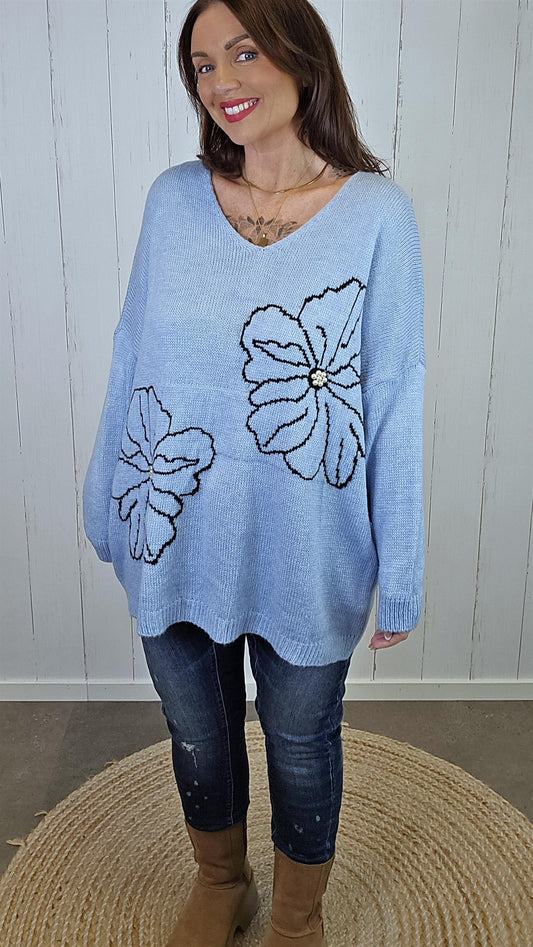 Elise blå blomsterstrikk med perledetaljer