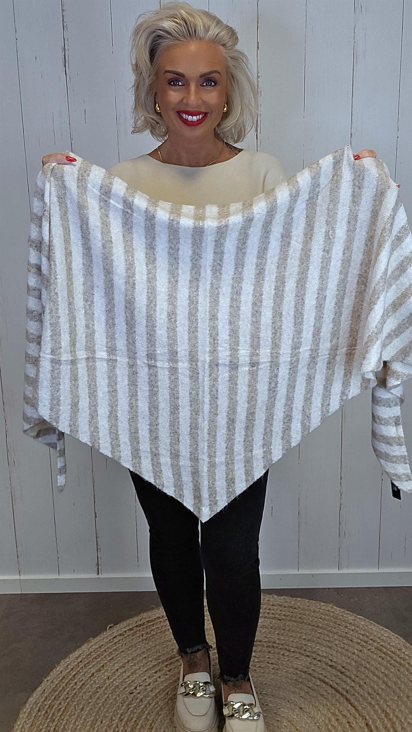 Trekantet skjerf med striper beige