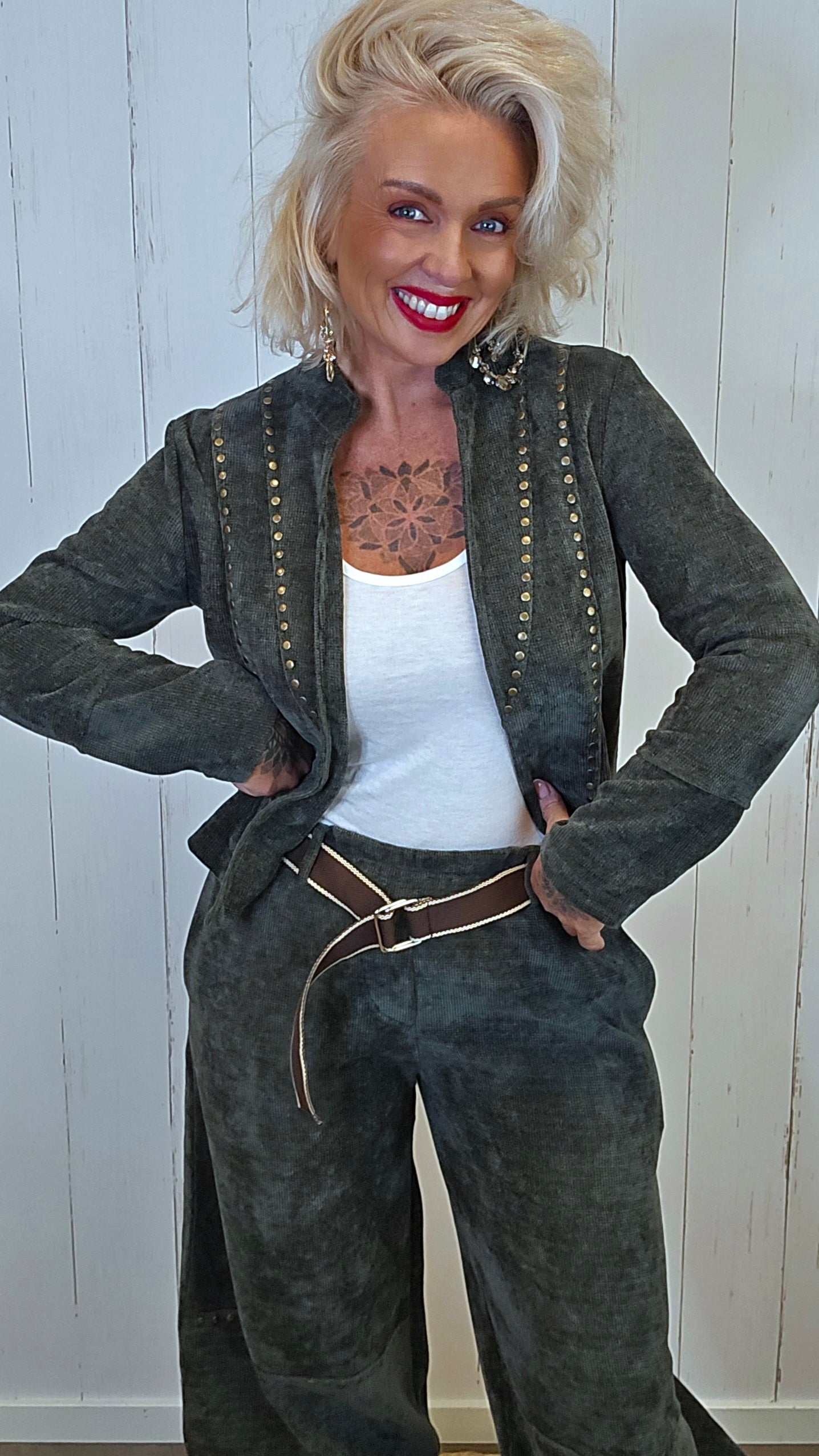 Kaia myk blazer med gullnagler kaki