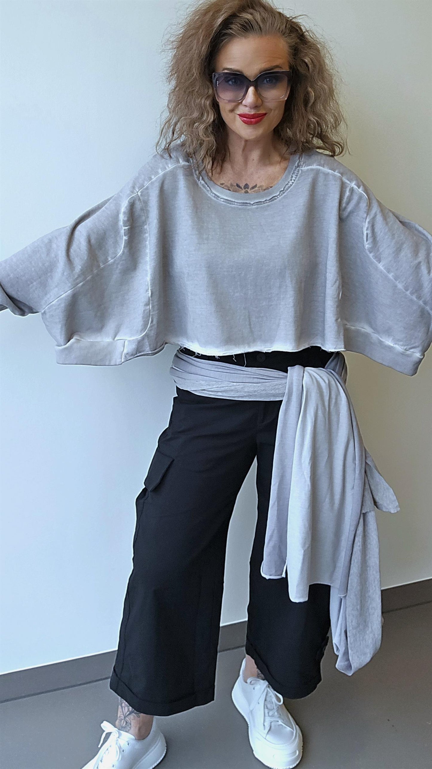 Wide extra short sweat cement