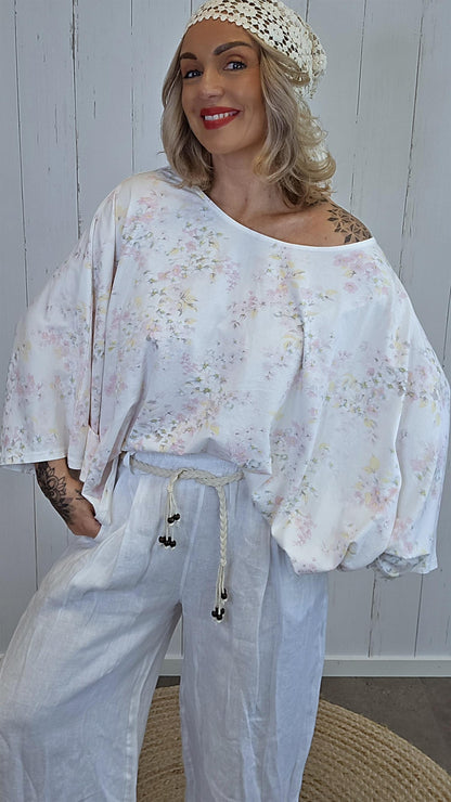 Blomstret poncho-topp hvit