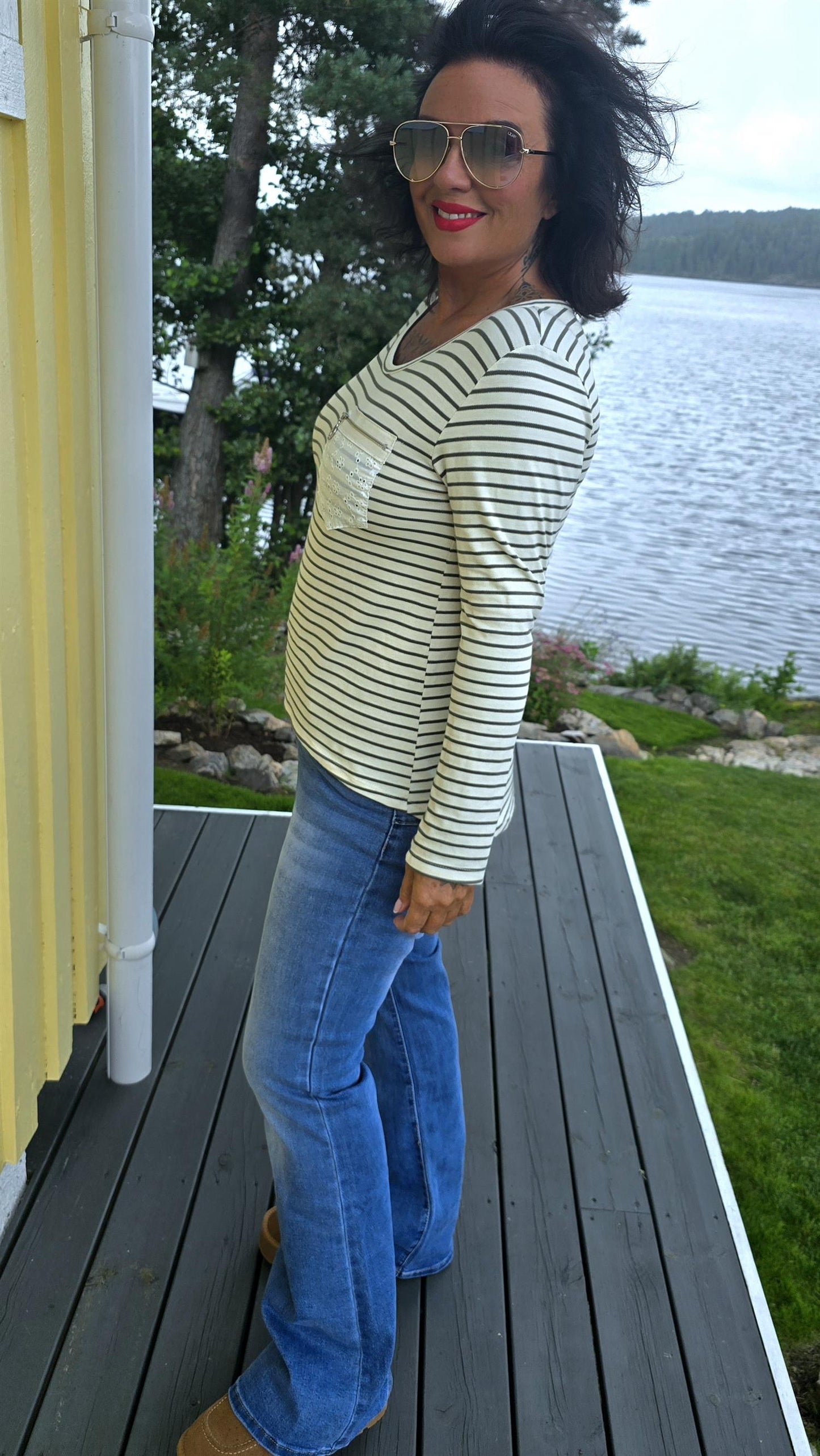 Josefin topp med striper i kaki