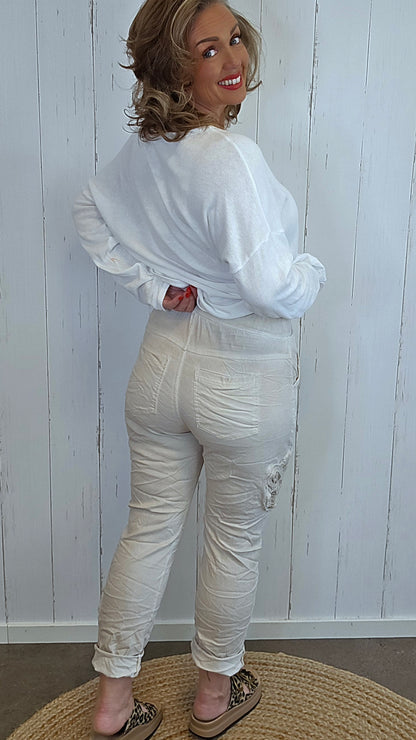 Alma bukse med blomst beige