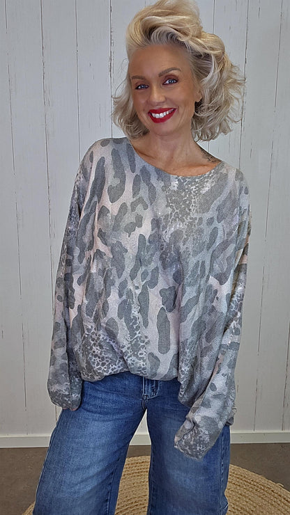 Ylva genser med leo kakigrå