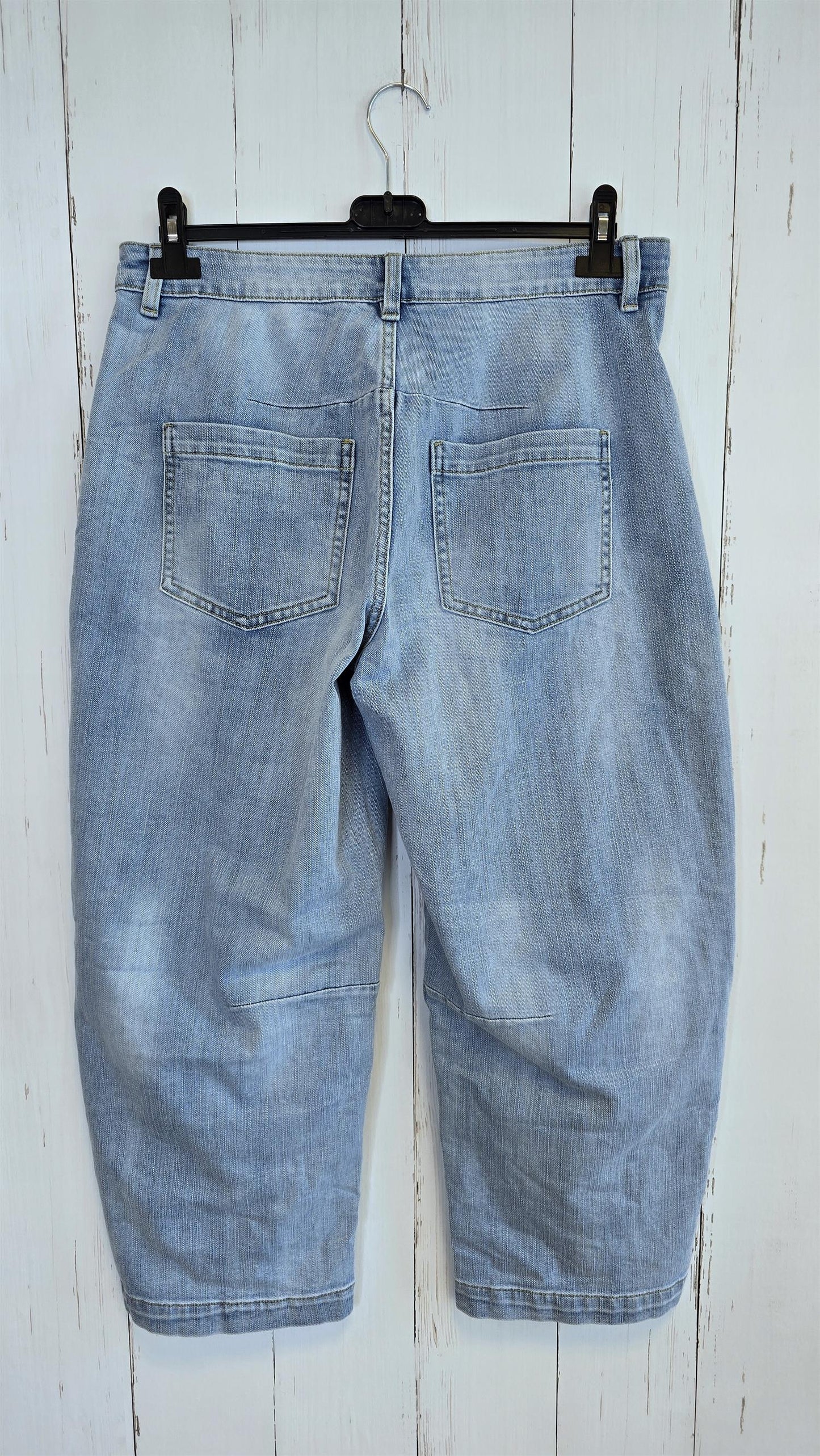Vilde vide jeans med blomsterdetaljer